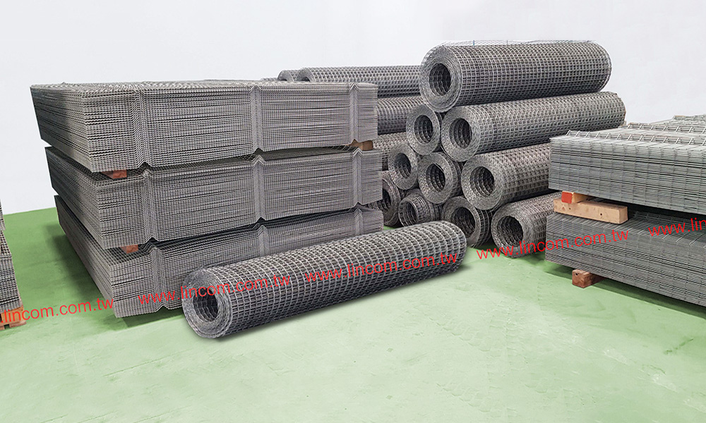 Welded type wire mesh in rolls and in panels made in Taiwan.