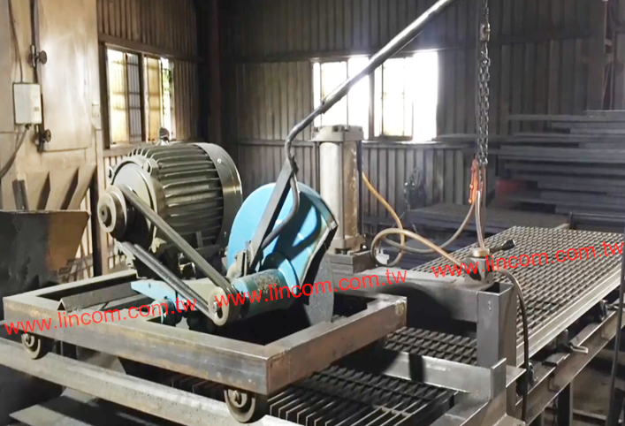 Grating board cutting machine, manual type.