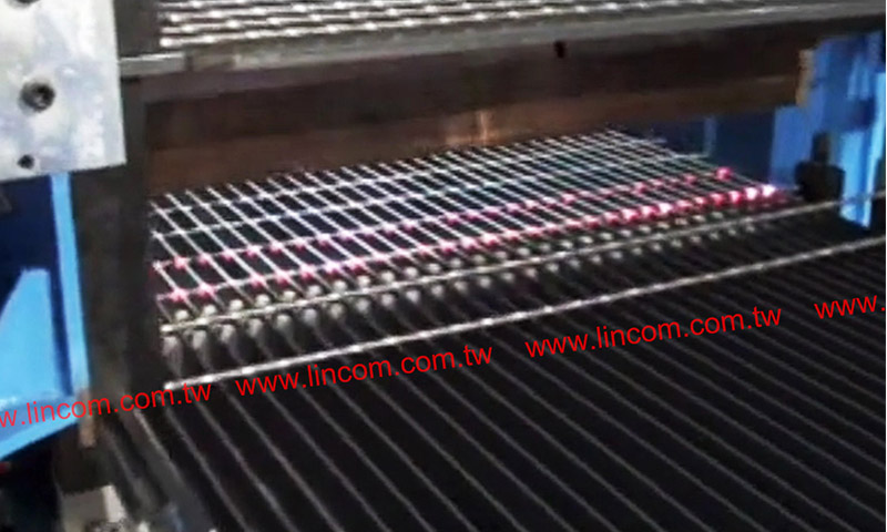 Grating board welding main machine. Capacity 800kva, AC super inverter. Power consump. 800-1000amp, rate for welding is 50%.