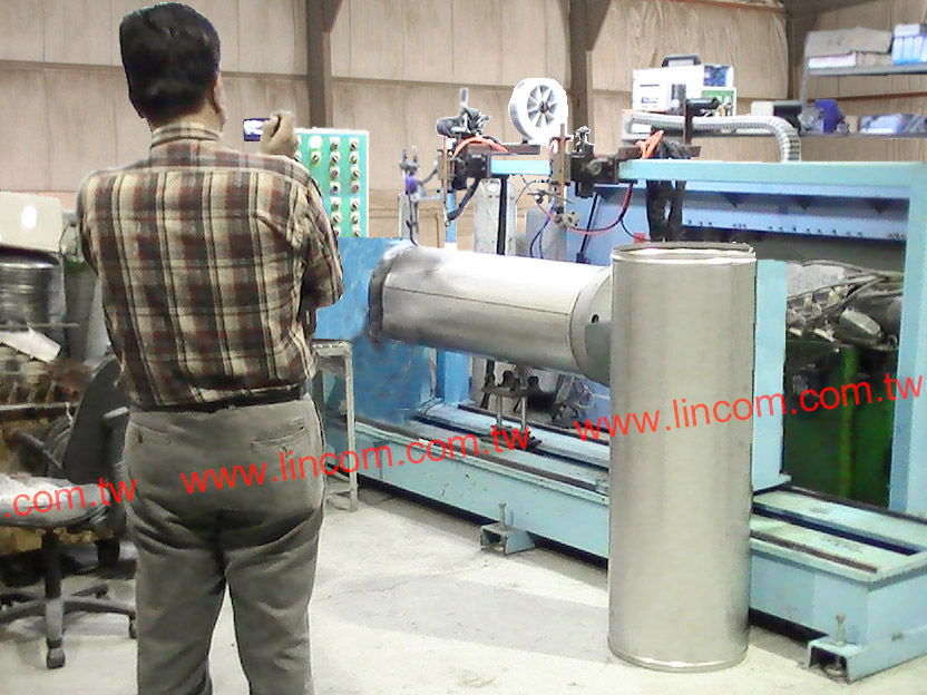 Argon auto welder, twin gun type. Applicable for cylindrical shape and pipe-to-pipe welding.
