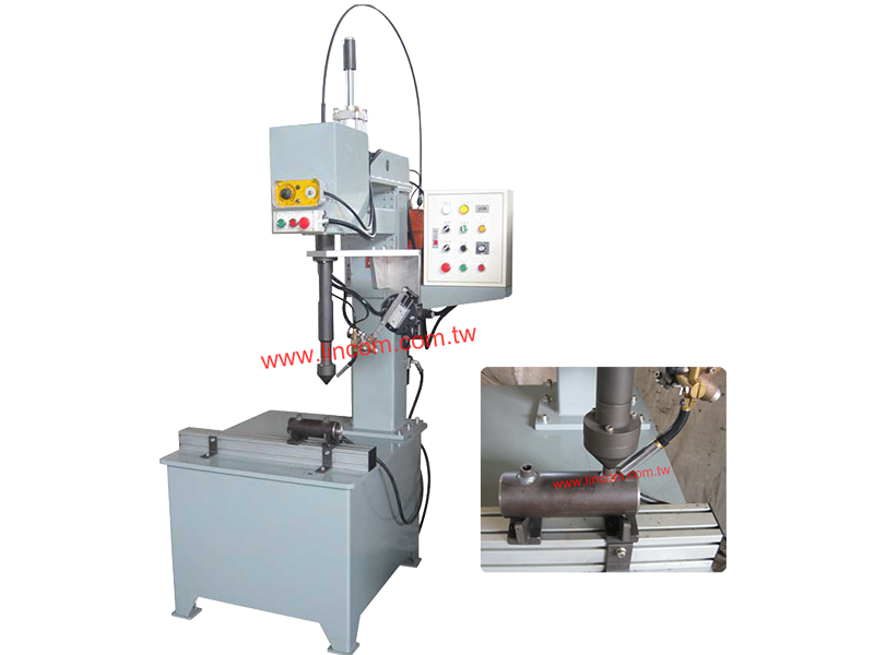 Co2 auto welder, swivel gun type. For hydraulic cylinder outlet welding use.