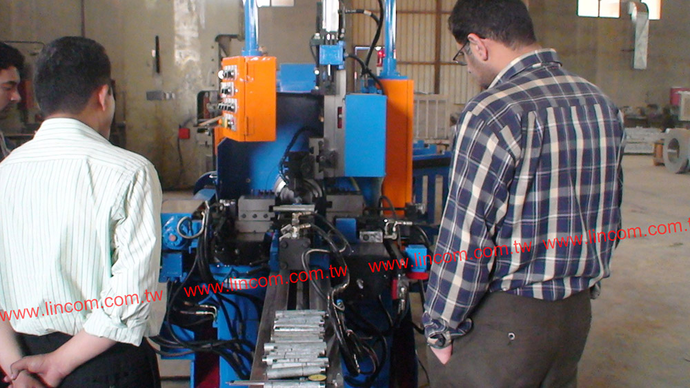 Nipple auto making machine (pipe auto feeding, pipe threading machine & pipe cutter). Size 1/2”,3/4”,1”, length 14cm.