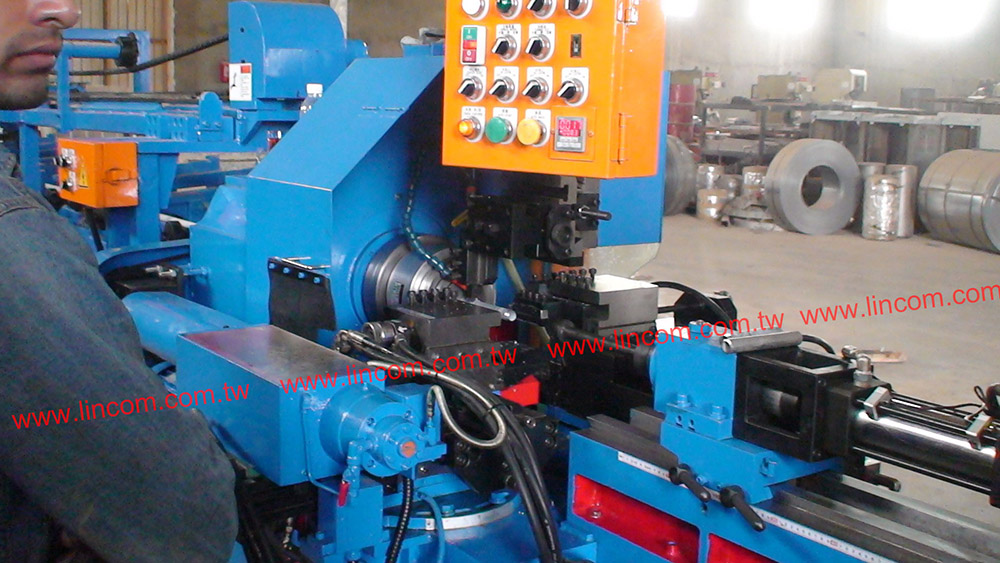 Nipple auto making machine (pipe auto feeding, pipe threading machine & pipe cutter). Size 1/2”,3/4”,1”, length 14cm.