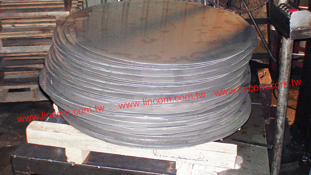 Circle blanking line. High precision servo driving system to minimize distance between circles. Thus to improve material use.