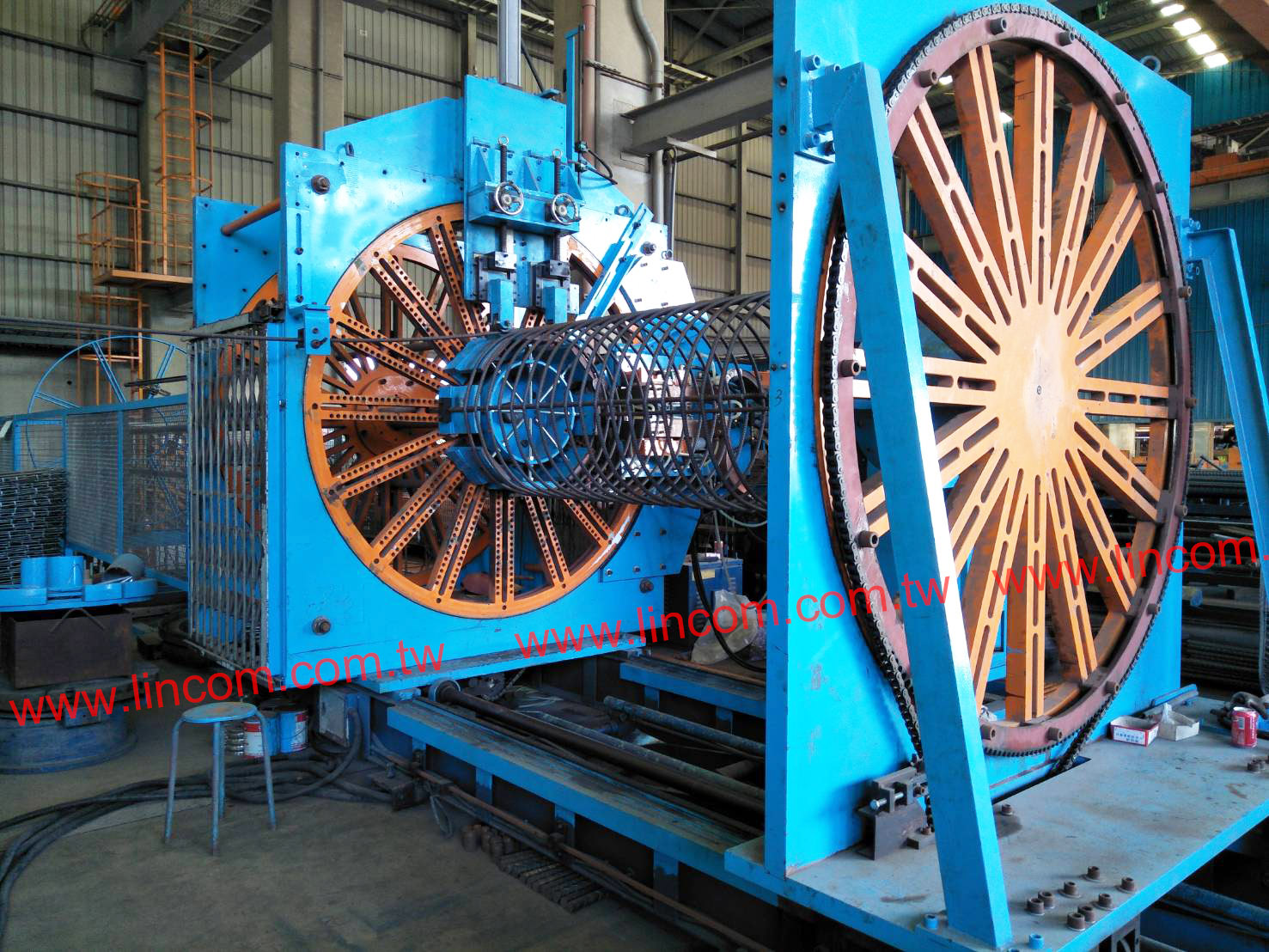 Precast floor slab lattice girders, for concrete flooring precasting.