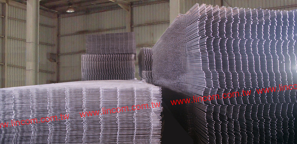 Welded wire mesh mesh panels.