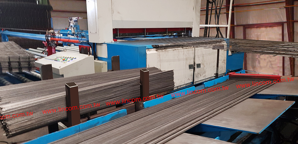 Cross wire carriage for precut wire auto feed (line wire from coil). It’s for coil feed type wire mesh welder.