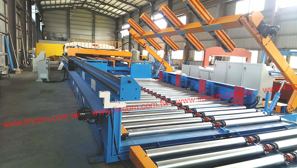 Wire mesh welder turnover machine. Wire mesh application for concrete reinforcement, chicken wire mesh, wire mesh fencing.