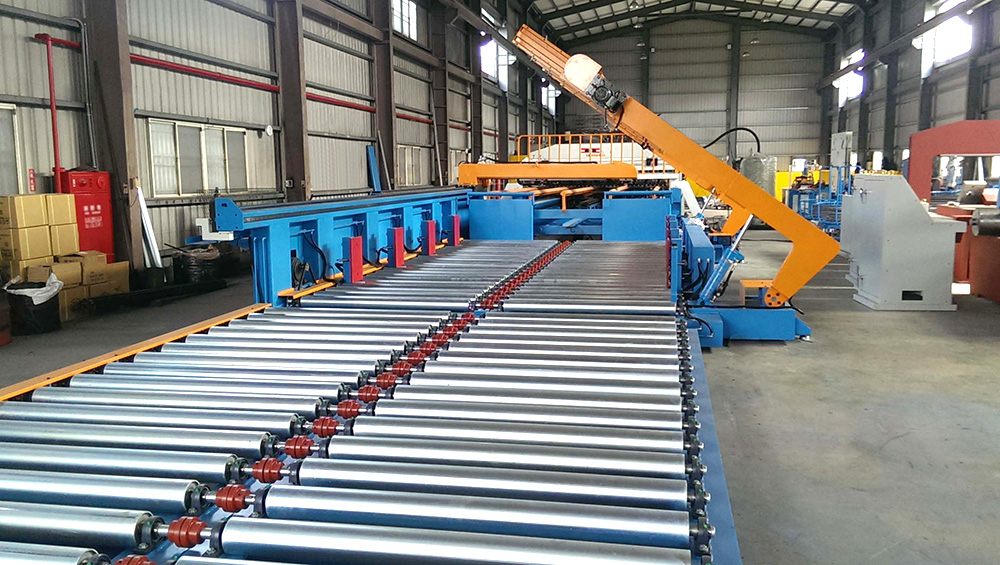 Wire mesh welder turnover machine. Wire mesh application for concrete reinforcement, chicken wire mesh, wire mesh fencing.