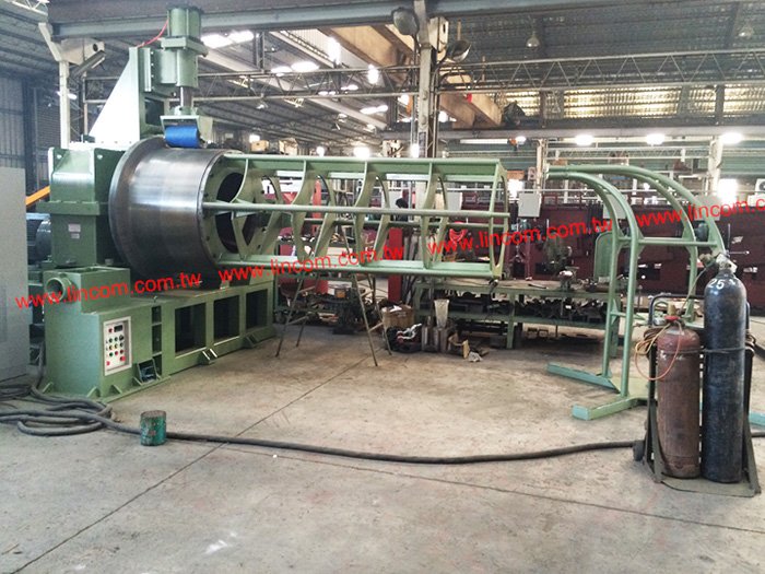 Big diameter wire drawing machine. Inlet wire diameter 50-42, output wire diameter 48.5-38.5. Wire coil frame 2.5 tons.