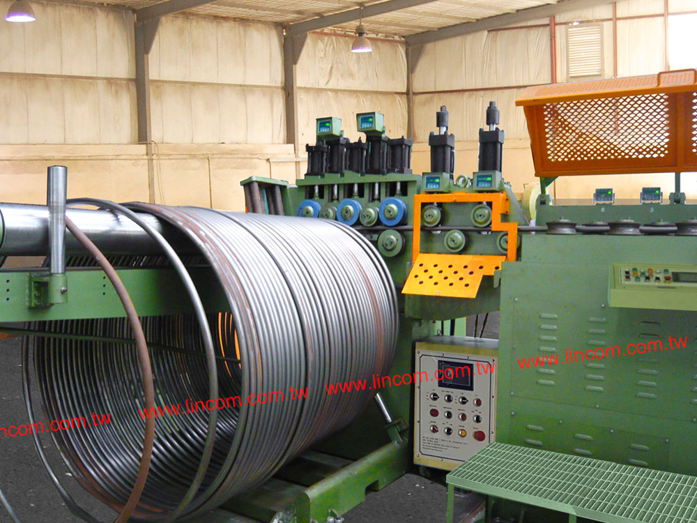 Big diameter wire drawing machine. Inlet wire diameter 50-42, output wire diameter 48.5-38.5. Wire coil frame 2.5 tons.