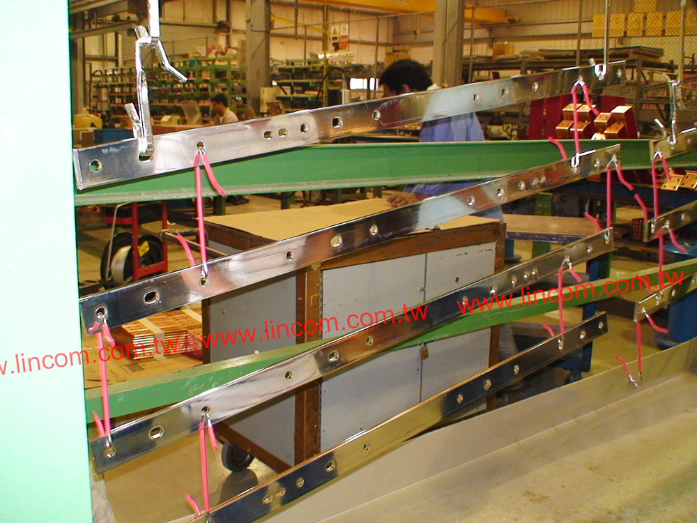 Loading aluminum bus bar on hanger for hanging type tin plating surface treatment. Machine made in Taiwan.