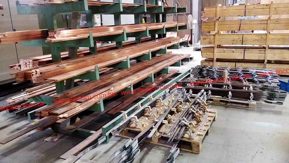 Loading copper bus bar on hanger for hanging type tin plating surface treatment. Machine made in Taiwan.
